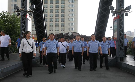 阜新：市公安局组织开展庆祝建党102周年参观见学红色教育基地主题实践活动（图3）.jpg